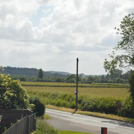 Cheerful 3 Bedroom Property Set In The Countryside Westcott  Exterior photo