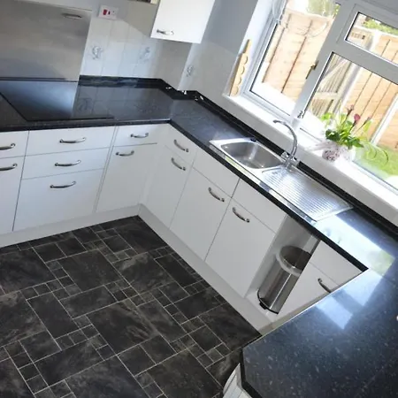 Cheerful 3 Bedroom Property Set In The Countryside Westcott  Exterior photo