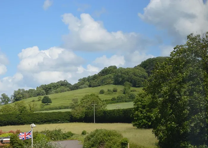 Cheerful 3 Bedroom Property Set In The Countryside