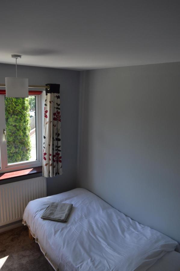 Cheerful 3 Bedroom Set In The Countryside *
