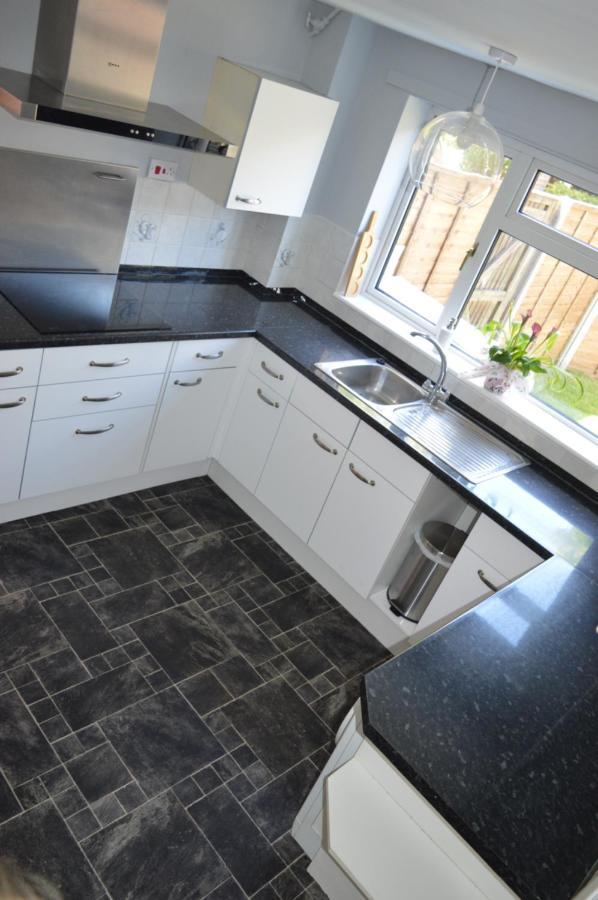 Cheerful 3 Bedroom Set In The Countryside *