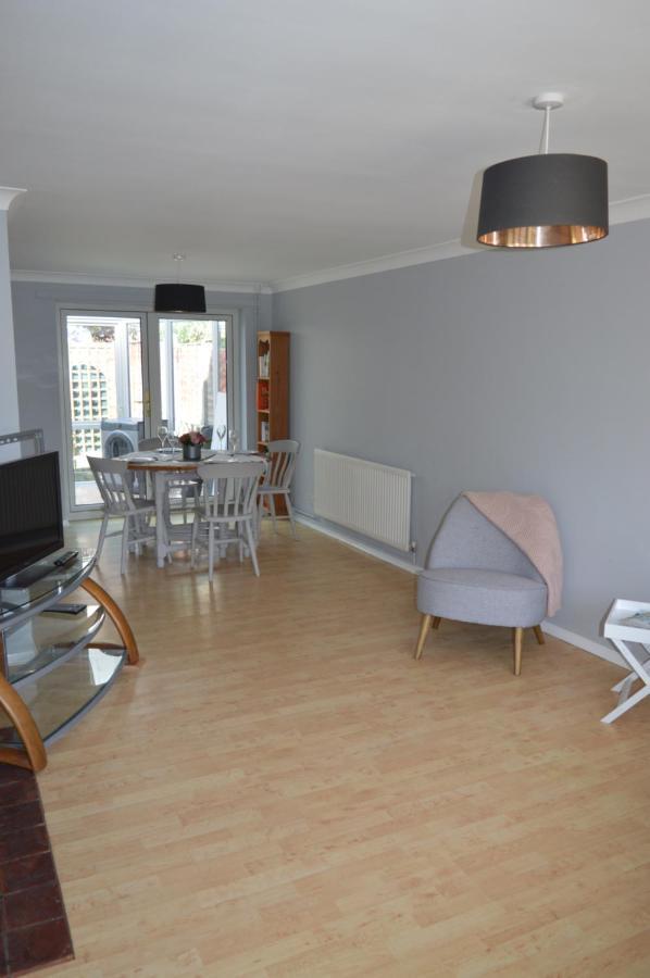 Cheerful 3 Bedroom Set In The Countryside